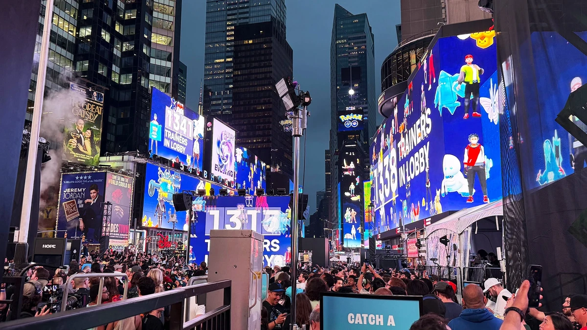 Mewtwo takes over Times Square as Pokémon recreates original Pokémon Go trailer