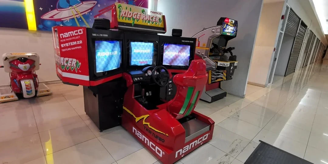 This "Phantom" 3-Screen Ridge Racer Could Be Playable Under Emulation Soon