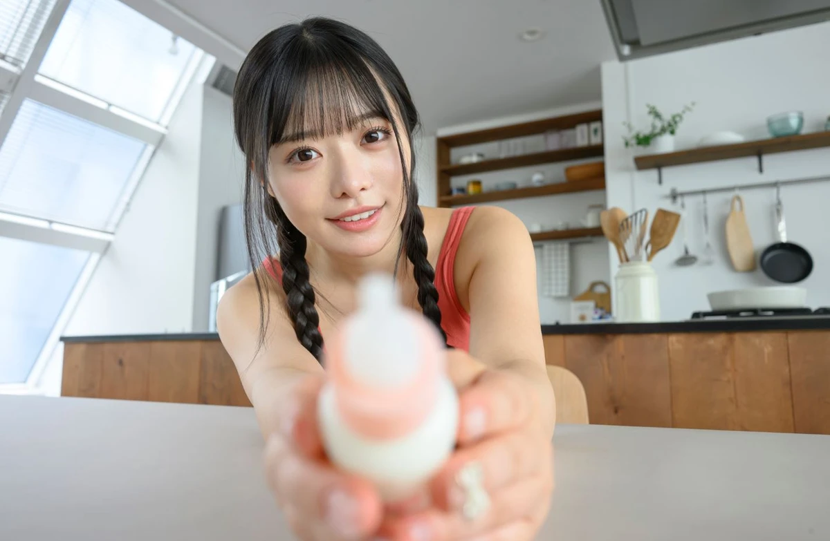 Japanese live-action dating sim where you reincarnate as a pet hamster and get spoiled rotten by three sisters is finally coming back after Steam store page removal 
